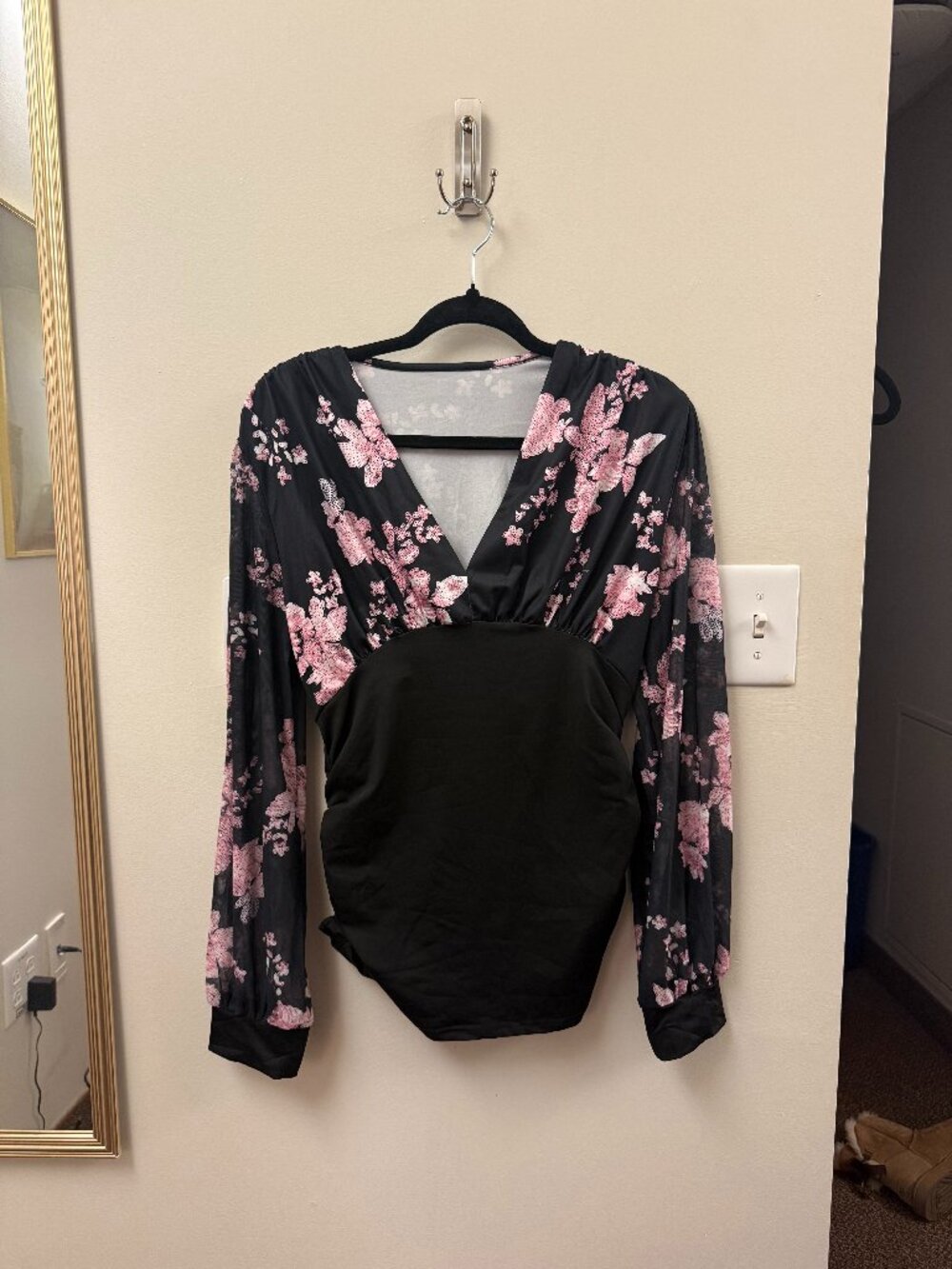 Long sleeve top with V-neck. Black at the bottom with side scrunchies. Black wit